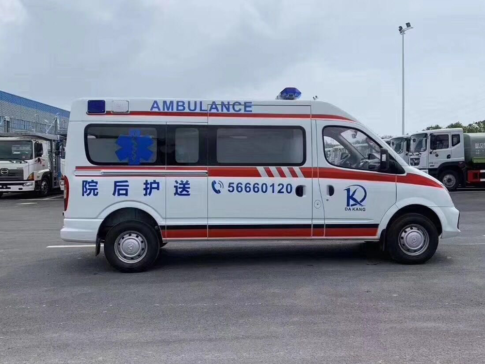 國六上汽大通救護(hù)車(長軸中頂)