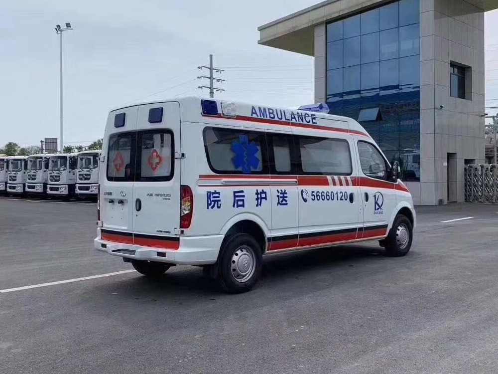 國六上汽大通救護(hù)車(長軸中頂)